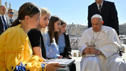 Mütter und Frauen ukrainischer Gefangener an den Papst: „Hilf uns“
