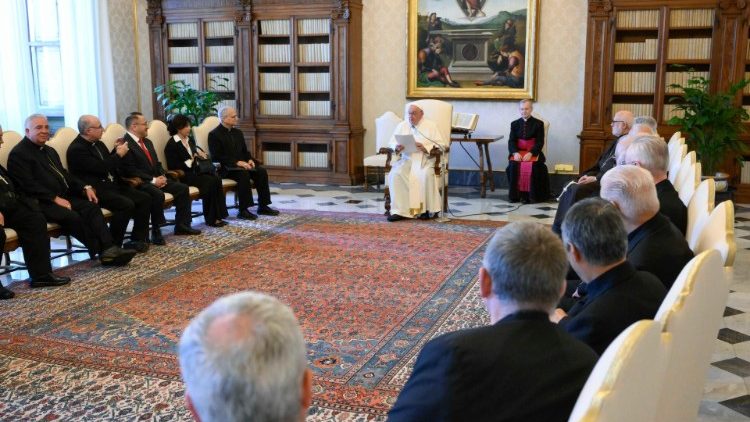 教皇フランシスコ、教皇庁ラテンアメリカ委員会のメンバーと　2024年6月28日　バチカン宮殿