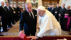 El Papa con John T. Dunlap, príncipe y gran maestre de la Soberana Orden Militar de Malta