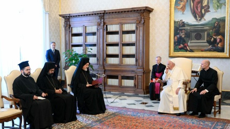 Le Pape et la délégation du Patriarcat œcuménique de Constantinople, ce vendredi 28 juin 2024.