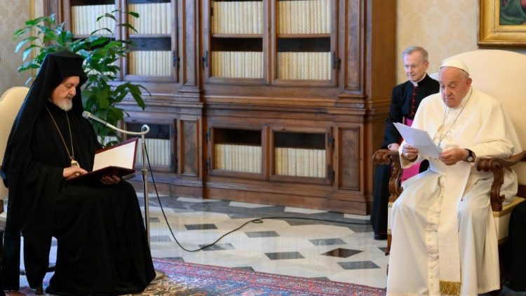 A Konstantinápolyi Ökumenikus Patriarchátus küldöttségének vezetője szól a pápához