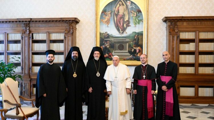 El Papa y los miembros del Patriarcado de Constantinopla