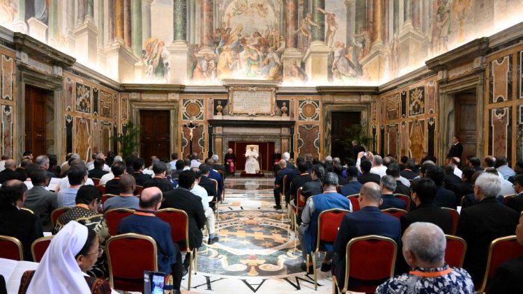 I partecipanti al Capitolo generale della Società del Verbo Divino (Verbiti) in udienza da Papa Francesco