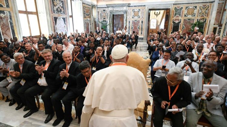 El Papa Francisco durante su encuentro con los Verbitas 
