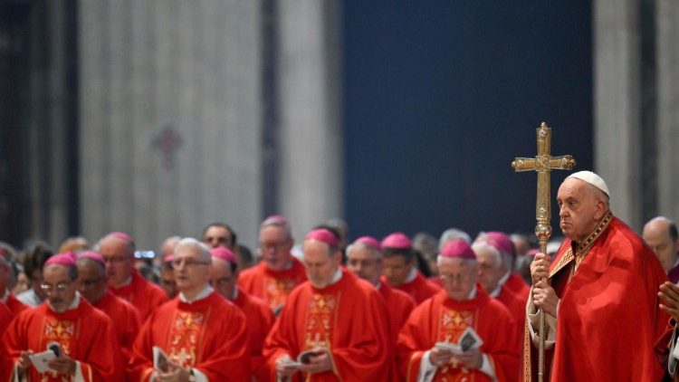 Popiežius Pranciškus vadovauja Apaštalų šv. Petro ir Pauliaus iškilmės mišioms Šv. Petro bazilikoje 2024 m. birželio 29 d.