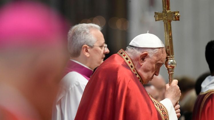 Papst Franziskus bei einer Messe im Petersdom