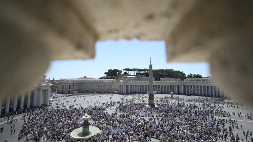 Papst beim Angelus: Gemeinschaft und Mäßigung 