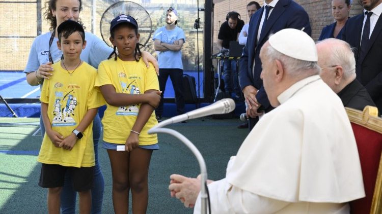 Le Pape répond aux questions des enfants.