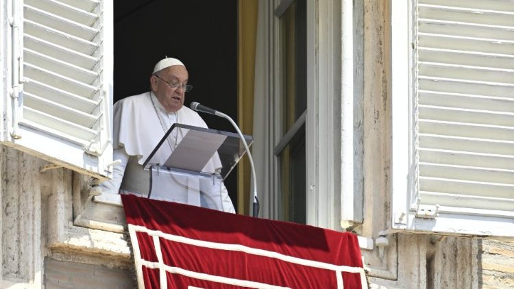 Papst Franziskus beim Angelusgebet