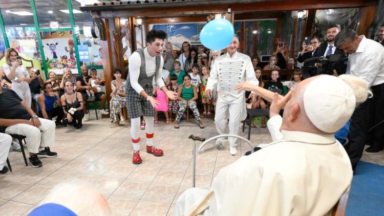 Il Papa nel Luna Park di Ostia Lido