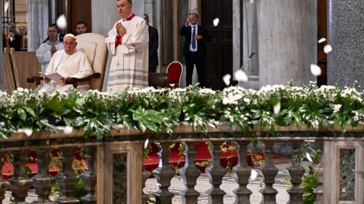 La celebrazione dei Secondi Vespri della Solennità della dedicazione della Basilica di Santa Maria Maggiore