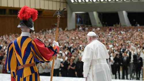 Il Papa: senza lo Spirito la Chiesa non va avanti, non cresce, non può predicare