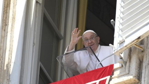 Il Papa: la fede e la preghiera aprono mente e cuore, quanto fa male la chiusura 