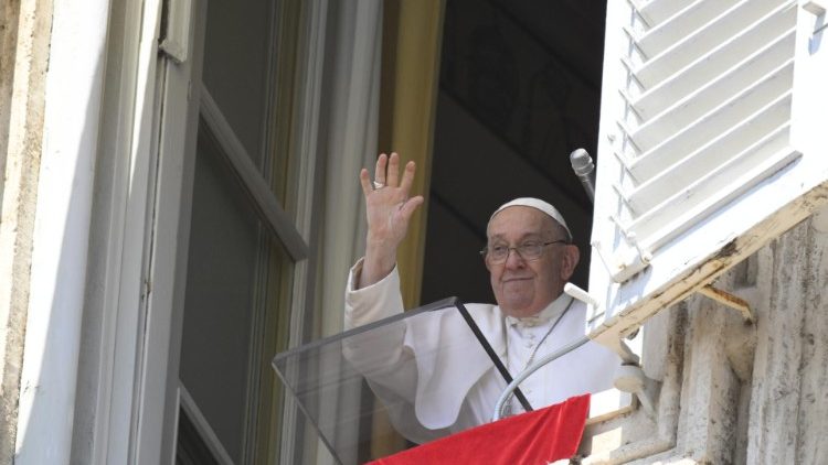 Pope at Angelus: Faith is not true if based on our prejudices