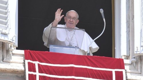 El Papa: María no es una estatua inmóvil, sino una hermana que nos precede