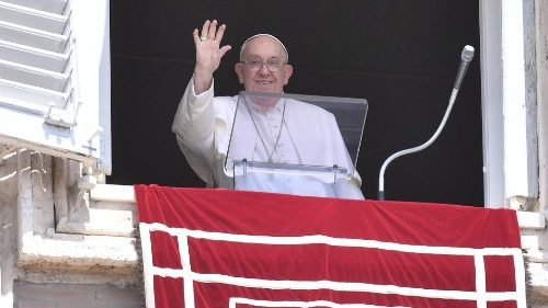 Papież: Eucharystia zaspokaja głód serca