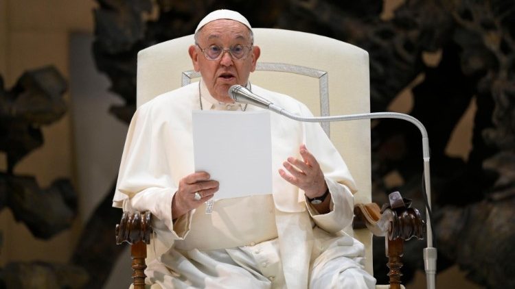 Pope at Audience: Jesus' Baptism marks 'fundamental moment' of Salvation History