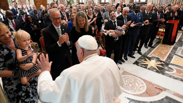 En encuentro del Papa en la Sala Clementina