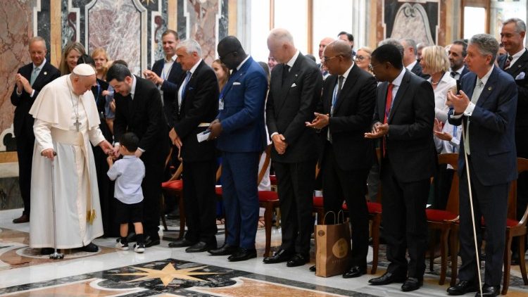 Le Pape François recevant en audience ce matin lundi 26 août les participants au 18ème chapitre général de la Congrégation des Oblats de Saint Joseph.