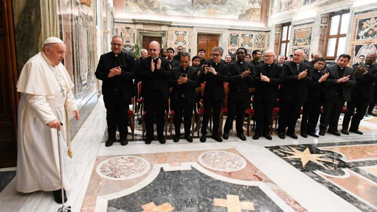 Francesco con i partecipanti al Capitolo Generale della Congregazione degli Oblati di San Giuseppe 