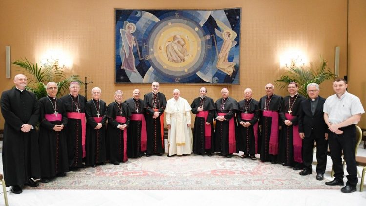 Foto di gruppo con i vescovi della Celra