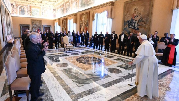 L'incontro dei partecipanti all'assemblea plenaria del Dicastero per l'Evangelizzazione con Papa Francesco