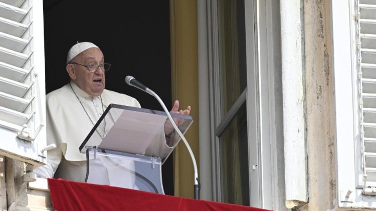 Papst Franziskus beim Angelus