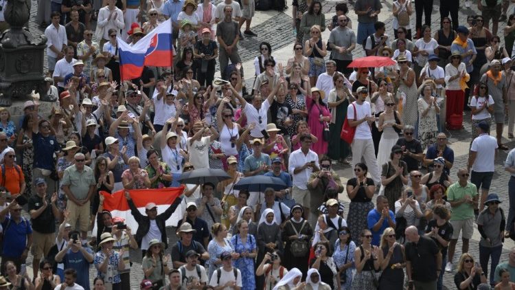 Паломники на площади Святого Петра