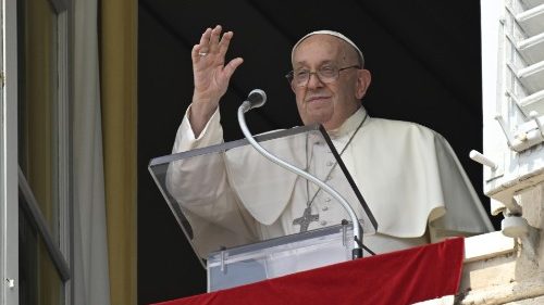 El Papa: Los cristianos coherentes concretizan la oración en el amor a los demás