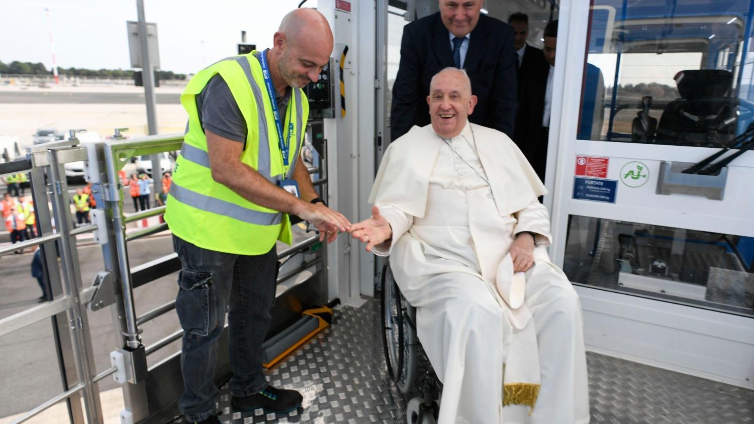 Francisco, antes de entrar en el vuelo papal