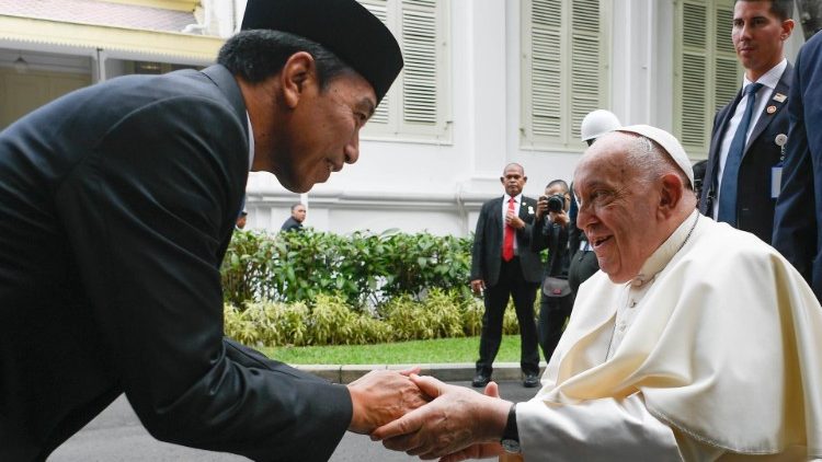 Il saluto del presidente indonesiano a Papa Francesco