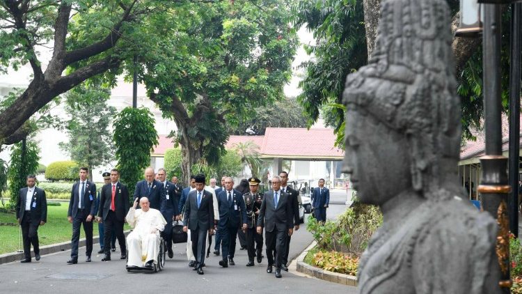 ĐTC Phanxicô đến Dinh Tổng thống Indonesia