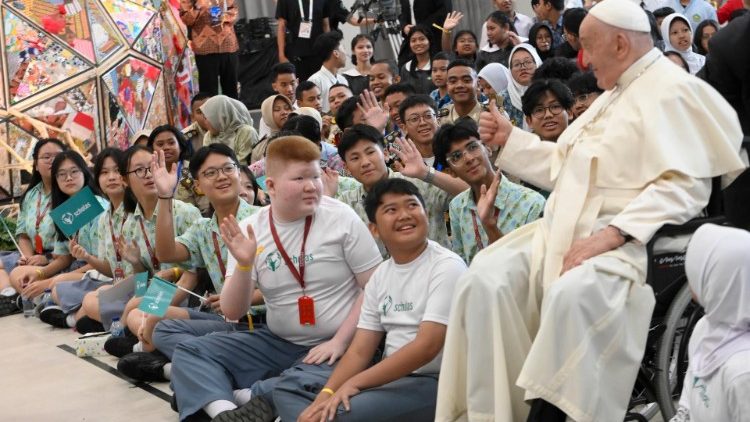 Pope Francis' encounter with young people of Scholas Occurrentes in Jakarta