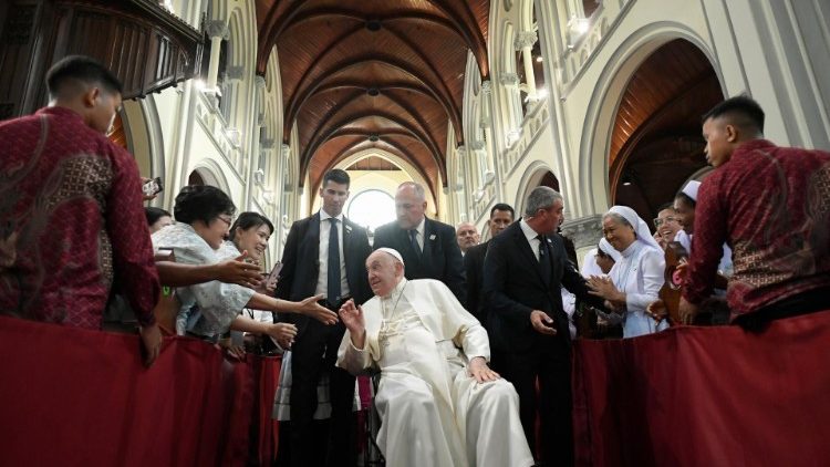 Encuentro del Papa con los religiosos en la Catedral de Yakarta – Indonesia 