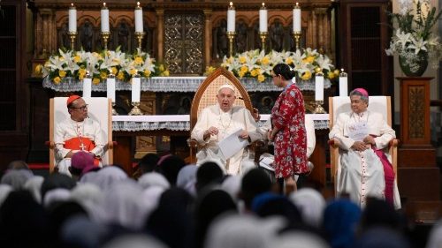 Jakarta, il grazie di Francesco ai catechisti: siete la forza della Chiesa