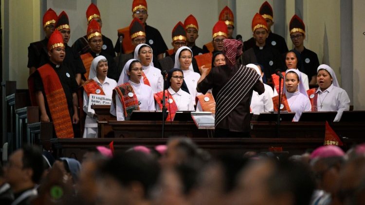 Il coro che ha cantato durante l'Incontro (Vatican Media)