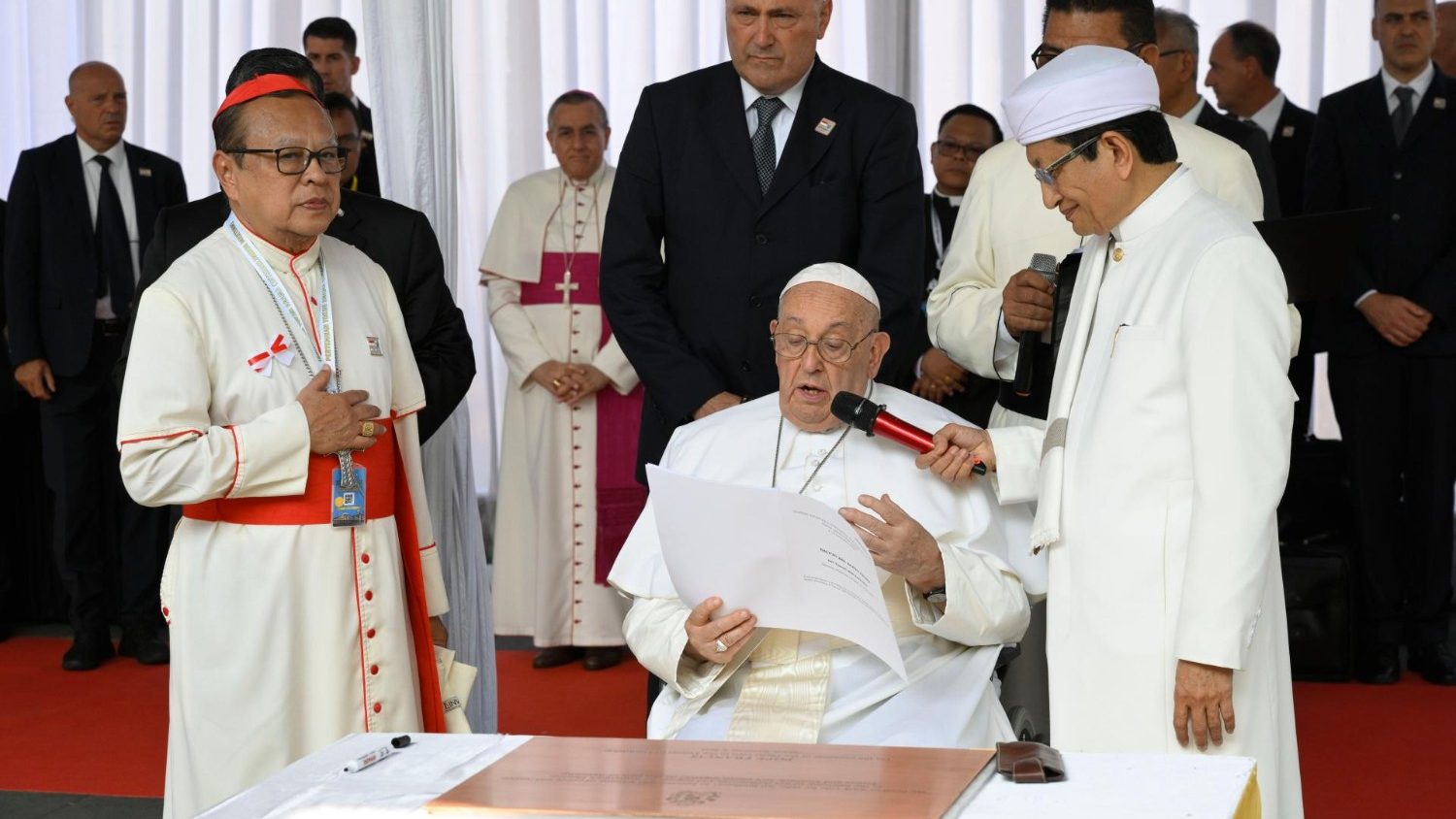 Francisco leyó la declaración