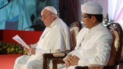 2024.09.05 Călătoria Apostolică în Indonezia - Papa Francisc și Marele Imam Nasaruddin Umar