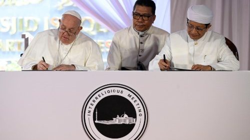 Indonesien: Papst und Großimam unterzeichnen gemeinsame Erklärung