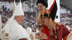 2024.09.05 Viaggio Apostolico in Indonesia - Santa Messa nello Stadio Gelora Bung Karno