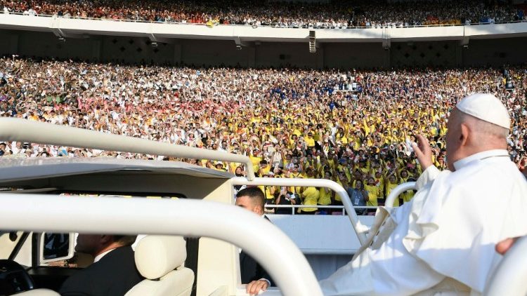 Pope Francis amid the faithful for the Holy Mass in Gelora Bung Karno Stadium in Jakarta, Indonesia