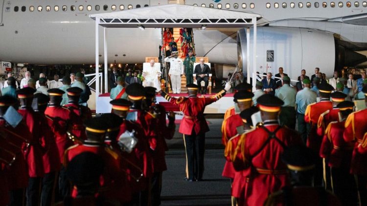 
                    Papua Nova Guiné: o Papa encontra uma Igreja jovem e sedenta da Palavra de Deus
                