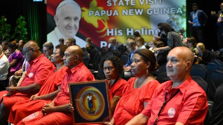 ĐTC Phanxicô gặp gỡ chính quyền, xã hội dân sự Papua New Guinea và ngoại giao đoàn