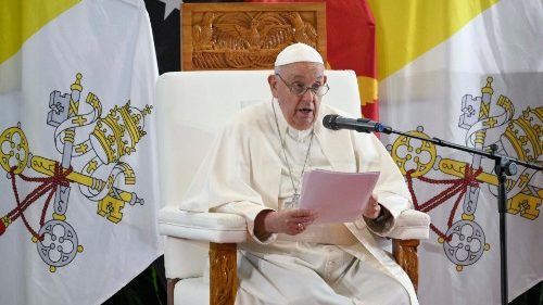 Pope in Papua New Guinea: A people that prays has a future