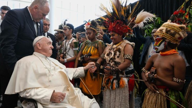 Pope Francis is welcomed to the Governor-General's House in Port Moresby