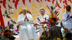 Le Pape François avec les élèves de la Caritas Technical Secondary School. 