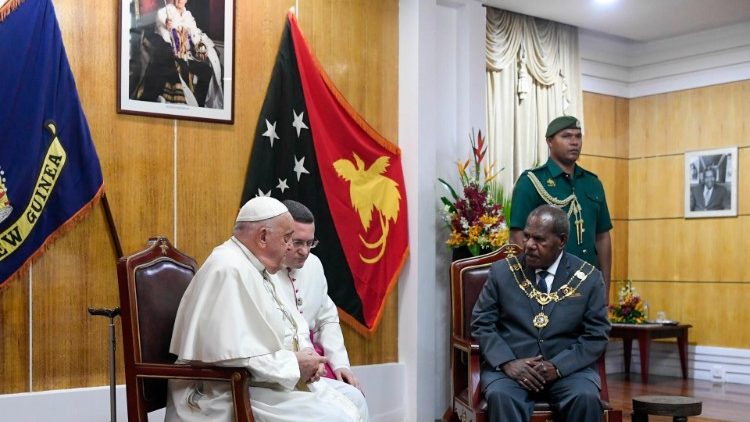 El Papa y el Gobernador General de Papúa Nueva Guinea