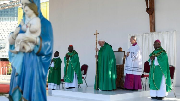 Pope Francis celebrates Mass in Sir John Guise Stadium in Port Moresby