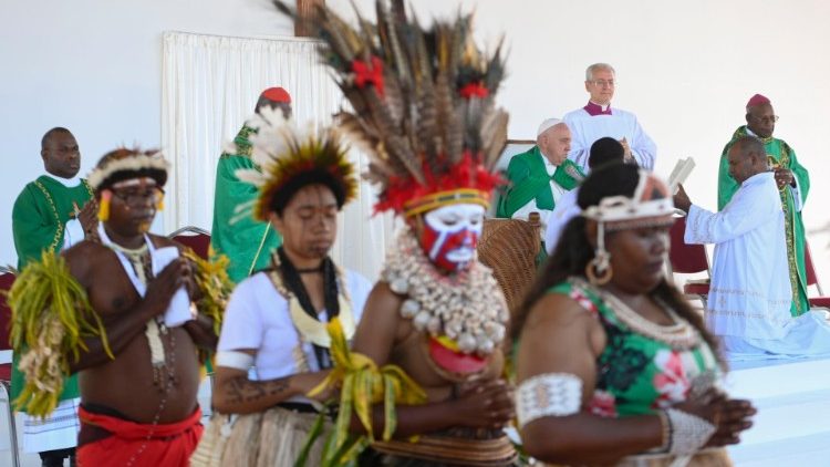 
                    O Papa na Missa em Port Moresby: Jesus ajuda-nos a superar nossos medos
                