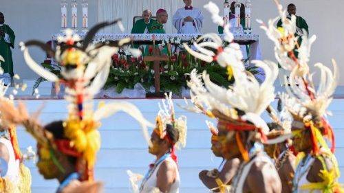 «Ne craignez pas, peuple papou, ouvrez-vous», exhorte le Pape à la messe